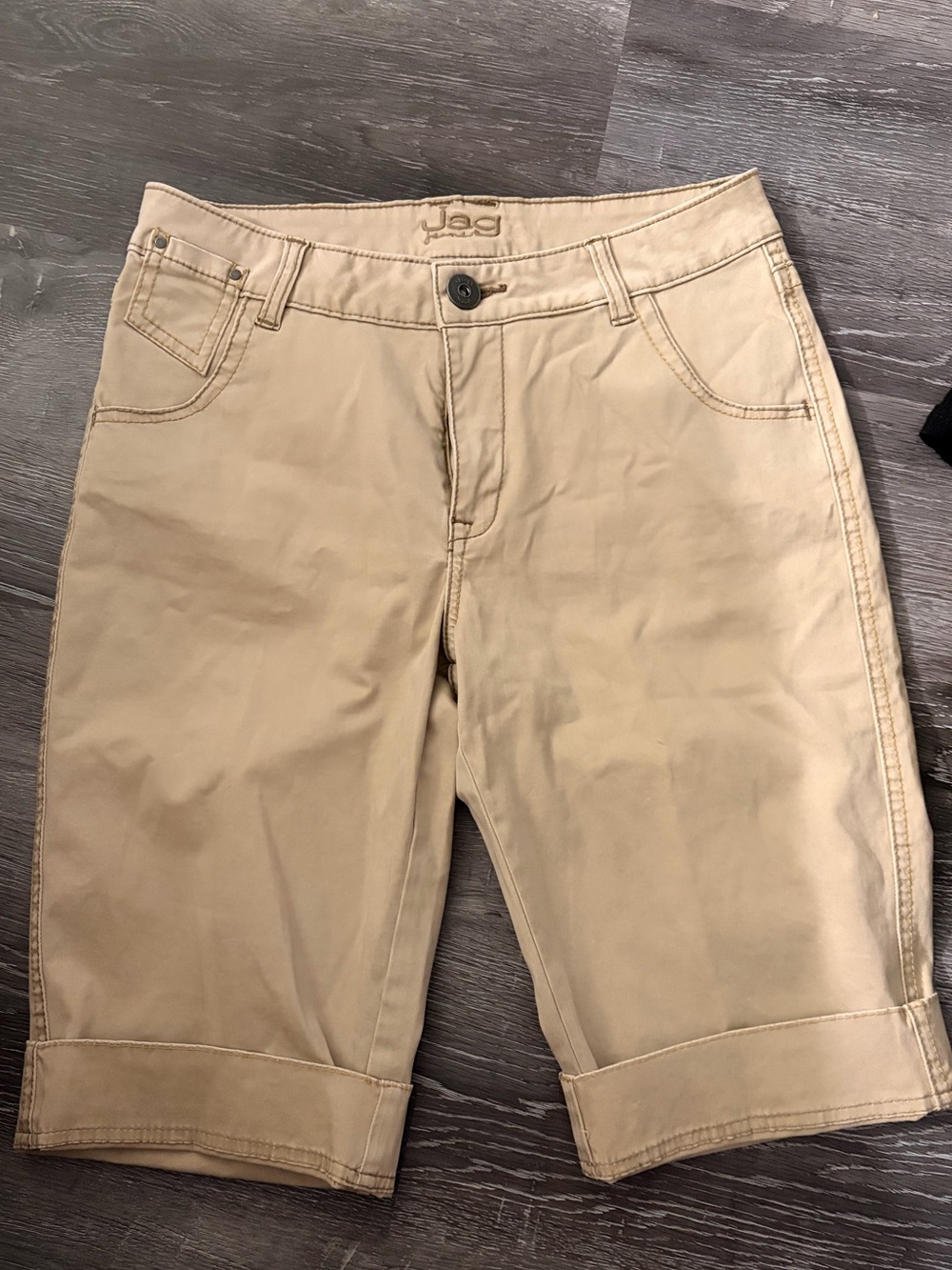 Jag Jeans Beige Khaki Womenโs Cuffed Jean Shorts